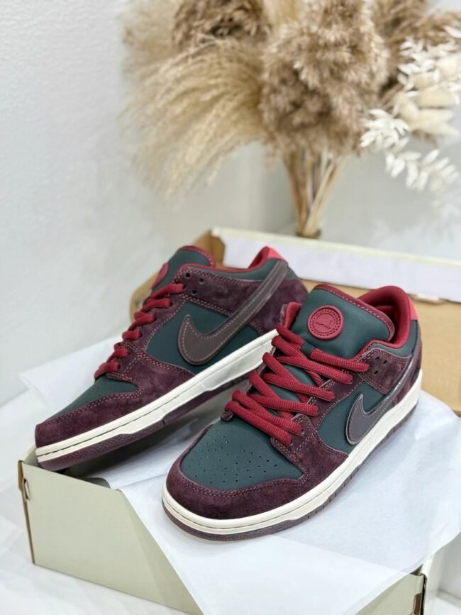 Nike SB Dunk Low Pro x Riot Skateshop Mahogany and Team Red – Image 9