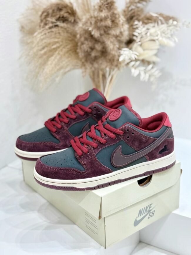 Nike SB Dunk Low Pro x Riot Skateshop Mahogany and Team Red – Image 4