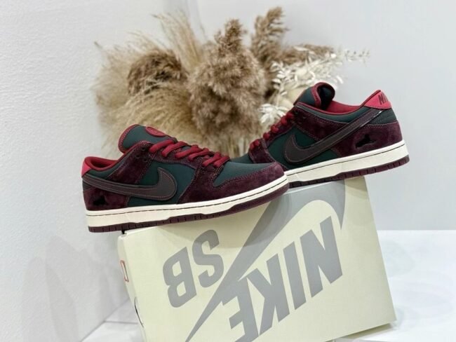 Nike SB Dunk Low Pro x Riot Skateshop Mahogany and Team Red – Image 3