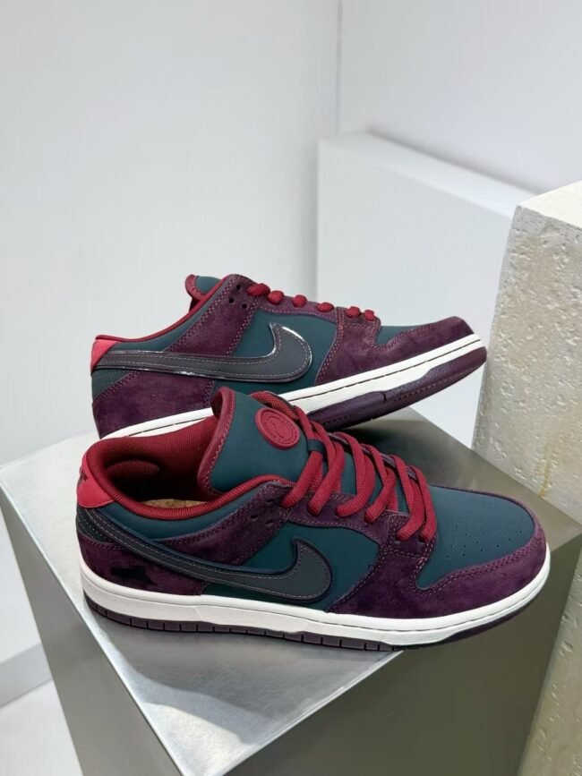 Nike SB Dunk Low Pro x Riot Skateshop Mahogany and Team Red – Image 5