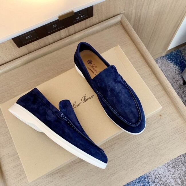 Mocassins Summer Walk – Image 2