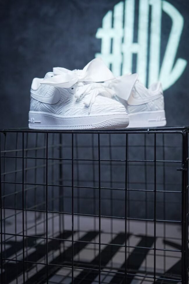 Nike Air Force 1 Low WMNS "WHITE BOW – Image 4