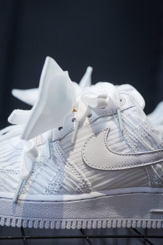 Nike Air Force 1 Low WMNS "WHITE BOW – Image 3