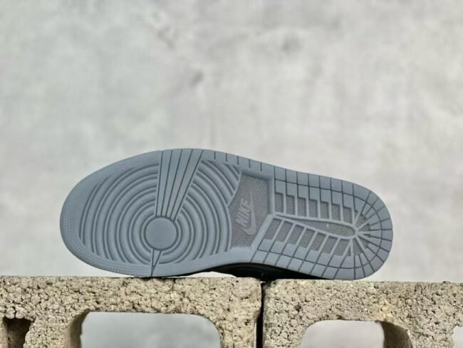 Air Jordan 1 Low SE Women's Shoes – Image 3
