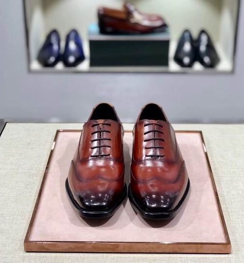 Richelieu patiné à bout droit - Probablement de la maison Berluti