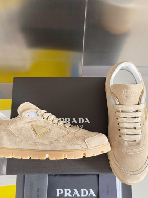 Prada baskets à effet délavé