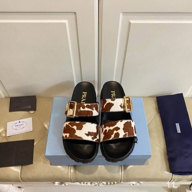 Sandales Prada à motif vache – Boucle dorée – Image 2