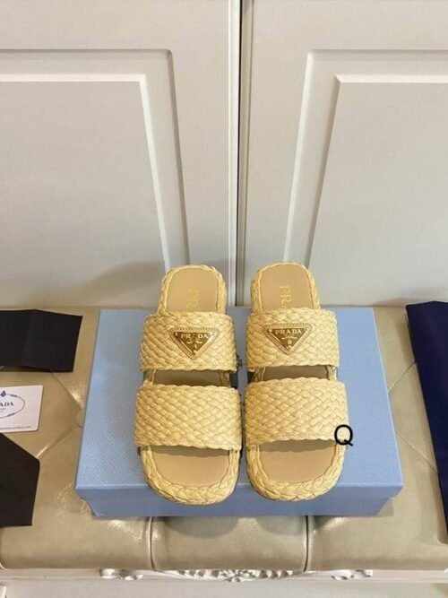 Sandales Prada tressées en cuir