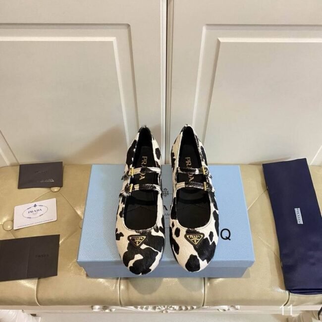 Ballerines Prada Mary Jane en cuir de veau imprimé vache