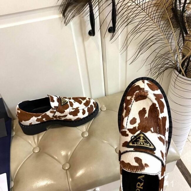 Mocassin Prada à imprimé vachette – Image 4