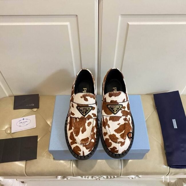 Mocassin Prada à imprimé vachette – Image 2