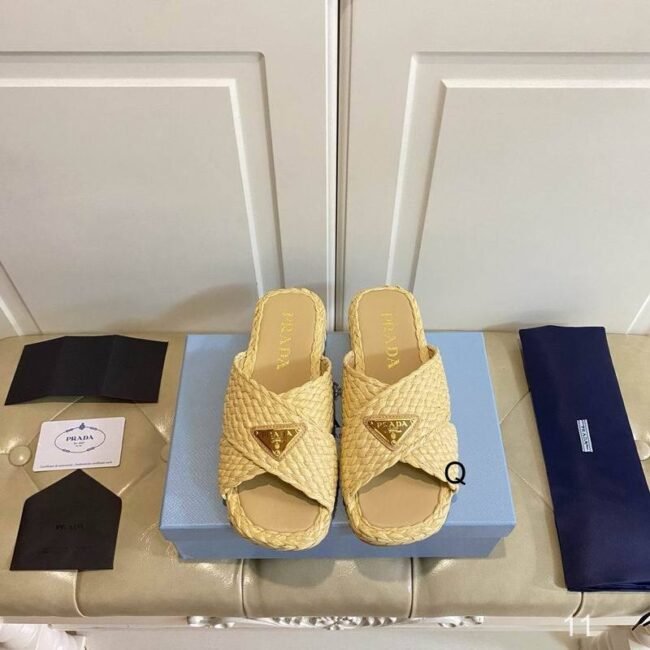 Mules Prada en raphia naturel croisé – Jaune clair