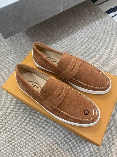 Mocassins Tod’s en Daim Bleu Clair – Pièce Authentique Garantie
