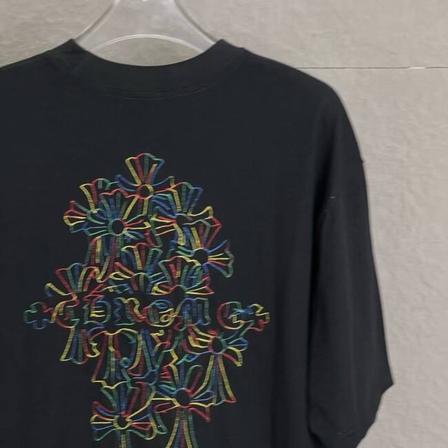 T-Shirt Chrome Hearts – Logo Multicolore Brodé – Image 4