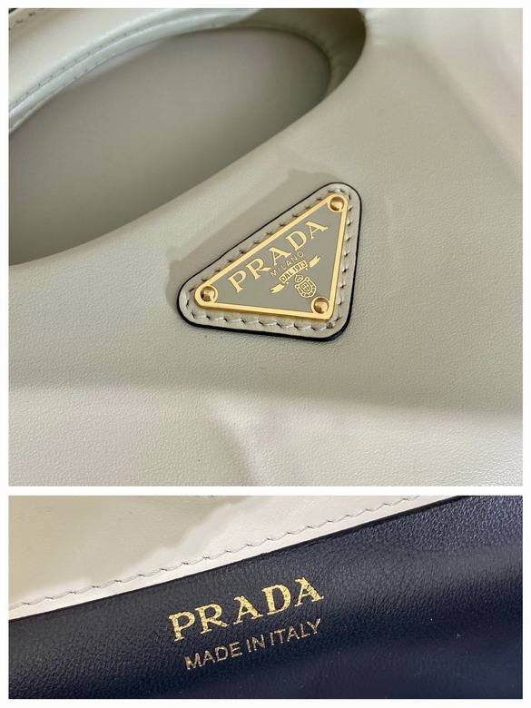 Mini Sac Prada Re-Edition en Cuir Verni Naplak