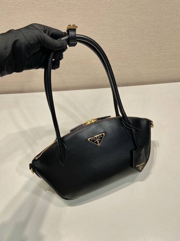 Mini Sac Prada Re-Edition en Cuir Verni Naplak