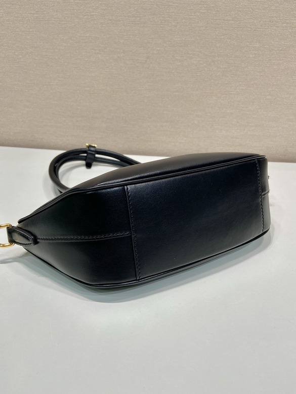 Mini Sac Prada Re-Edition en Cuir Verni Naplak