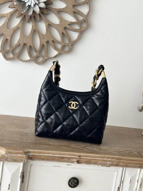 Sac Chanel Small Hobo en cuir matelassé noir